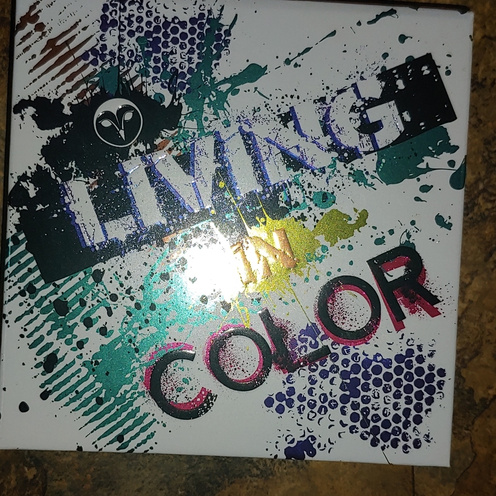 Living in color eyeshadow palette